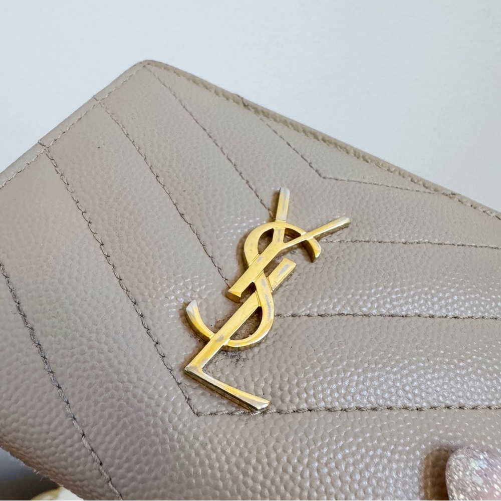 SAINT LAURENT CASSANDRE MATELASSÉ BI-FOLD WALLET Dark Beige - Picture 3 of 15